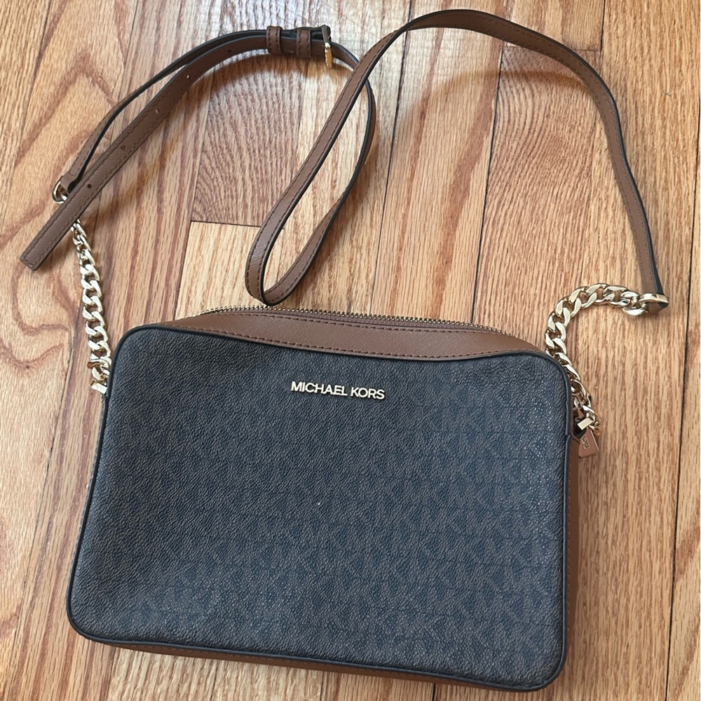 Like new Michael Kors crossbody bag